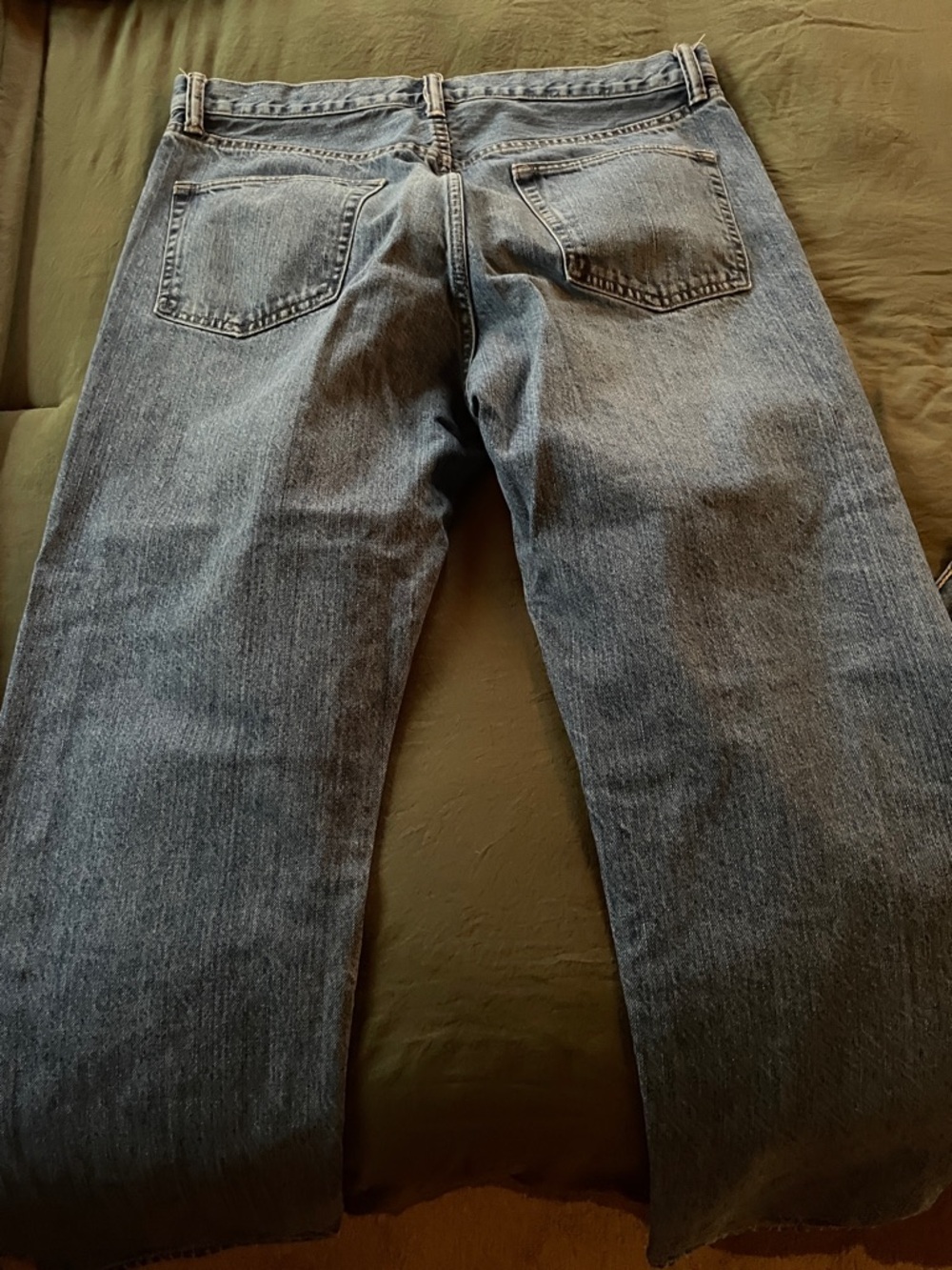 GAP Men's Relaxed Jeans in Medium Blue Wash - Picture 3 of 3